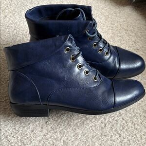 Adorable Comfortiva navy blue vegan leather booties
